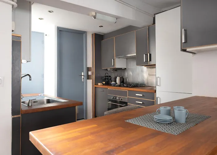 Apartment Charming 2-room Apartment, Place De La Bourse *