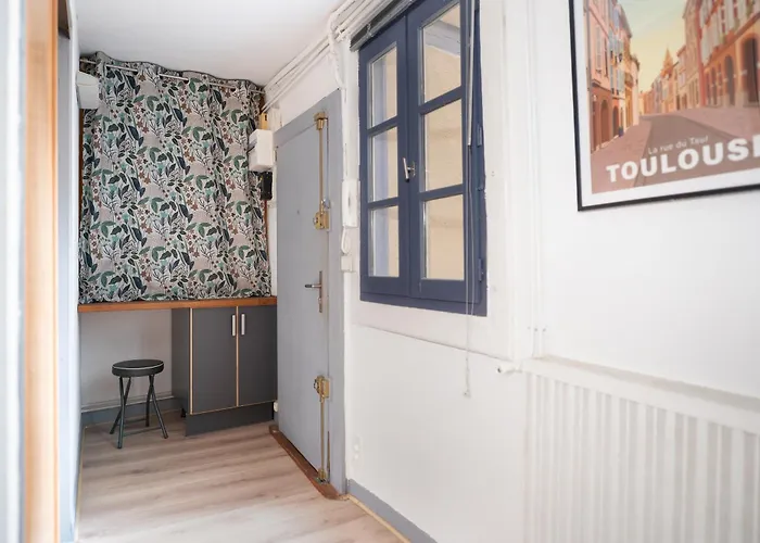 Apartment Charming 2-room Apartment, Place De La Bourse *