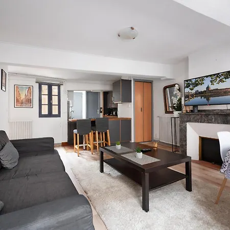 Charming 2-room Apartment, Place De La Bourse *